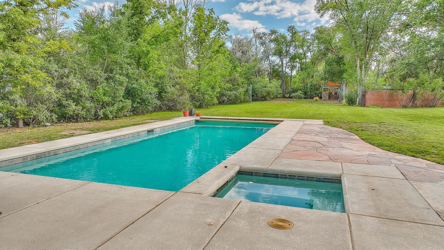 5910 Corrales Rd