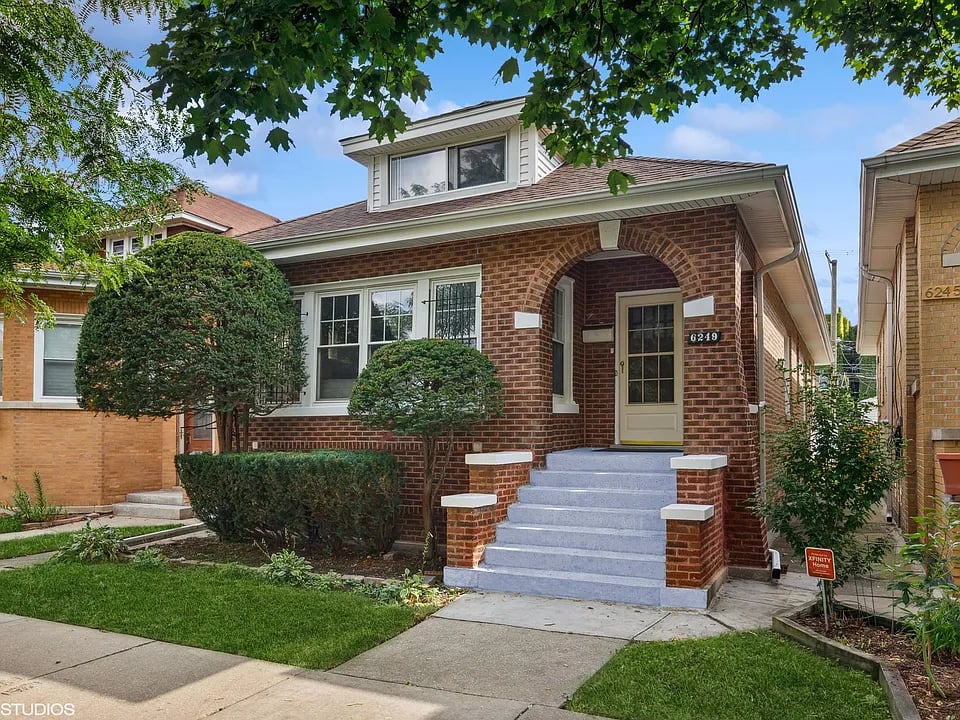 6249 N Fairfield Ave