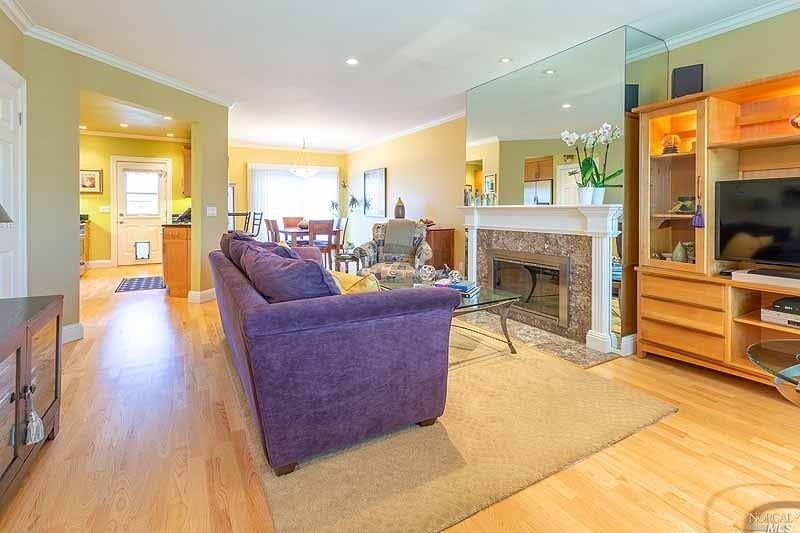 22 Creekside Ct