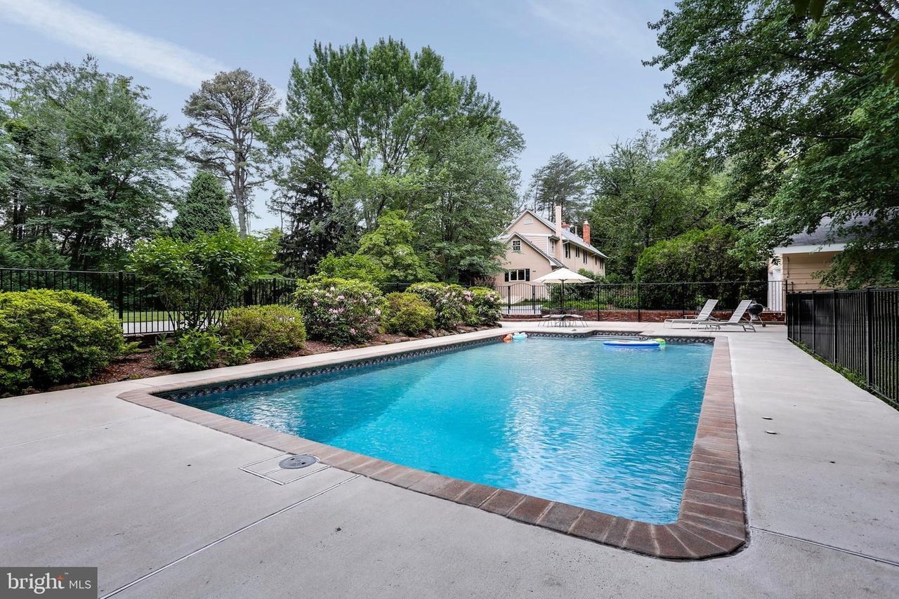 704 Weybridge Cir