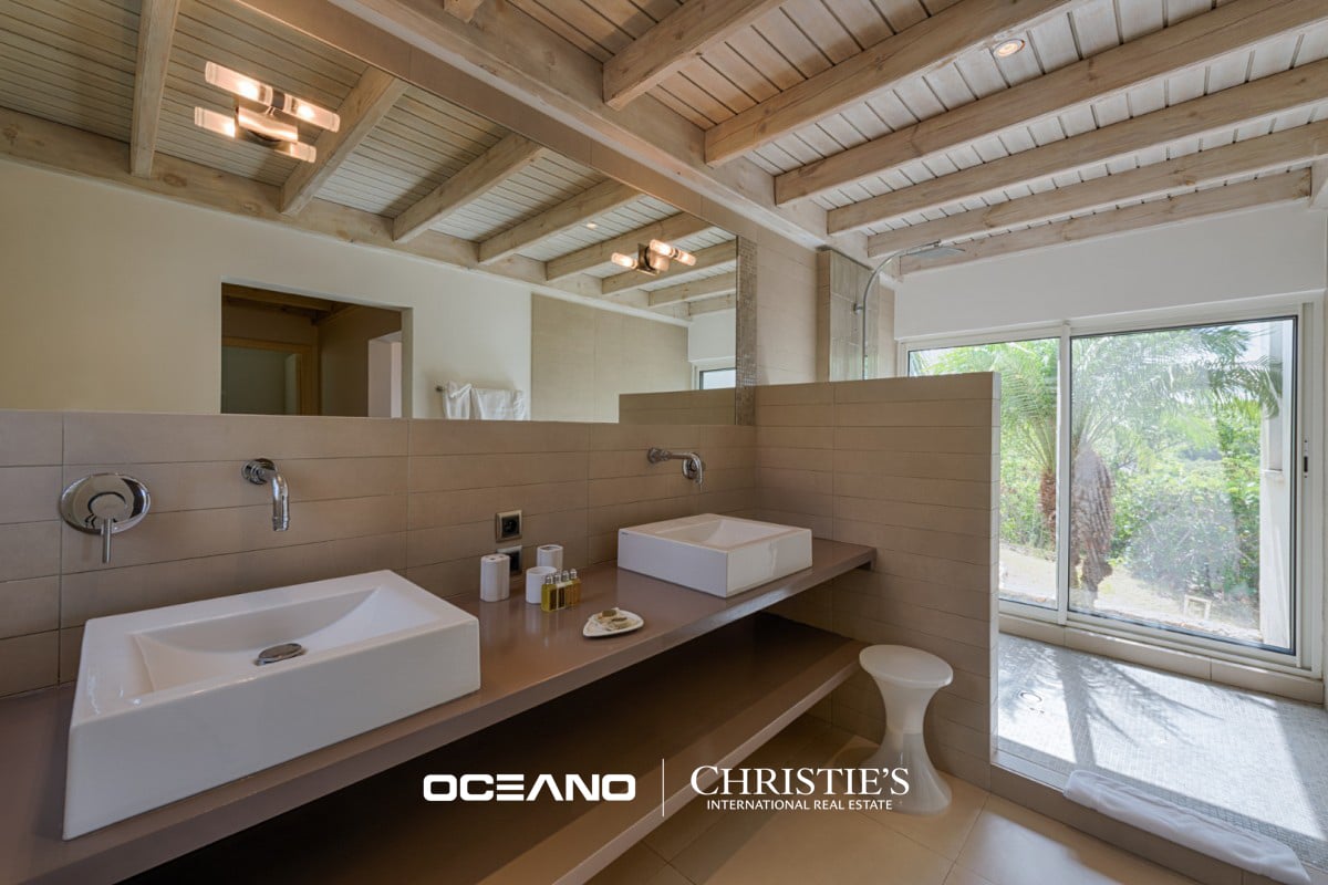 VILLA NO LIMITS AND VILLA CALLISTO