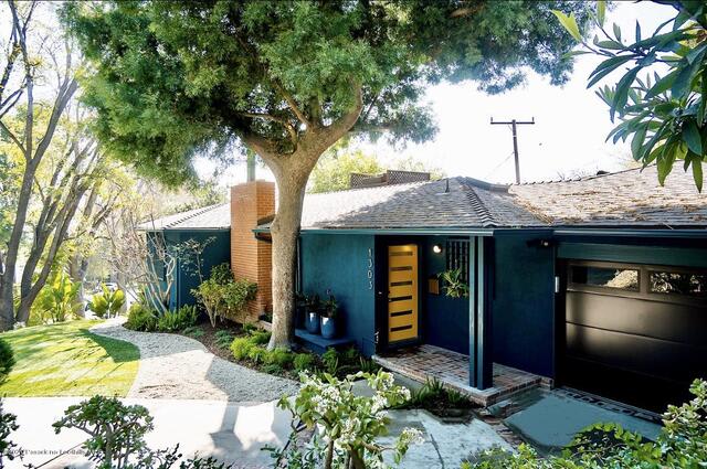 Newly Remodeled Midcentury Dream Home 