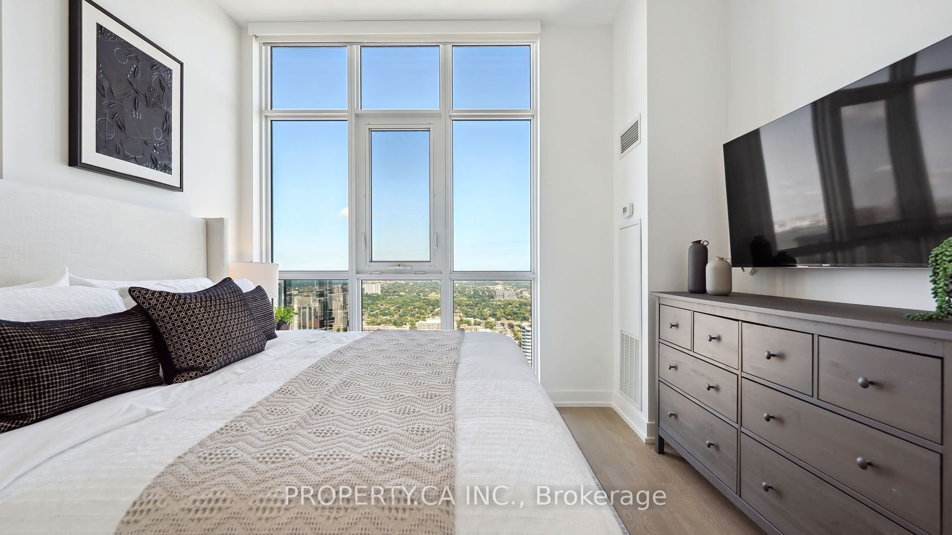 BAY STREET'S CAPTIVATING SUITE