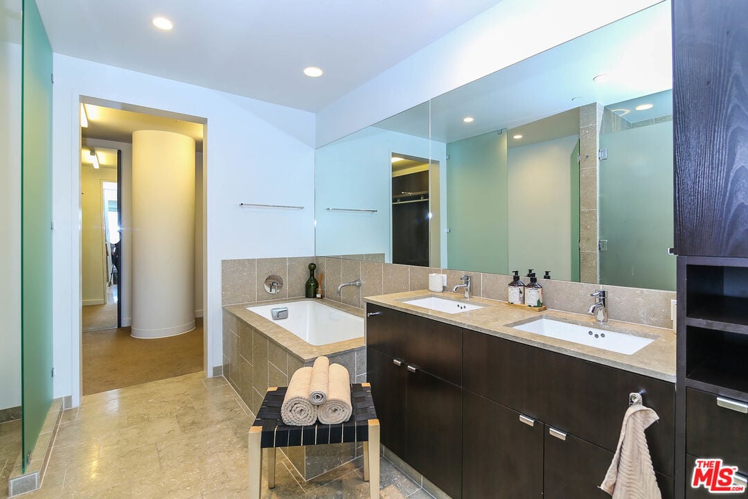 6250 Hollywood Blvd, #11N