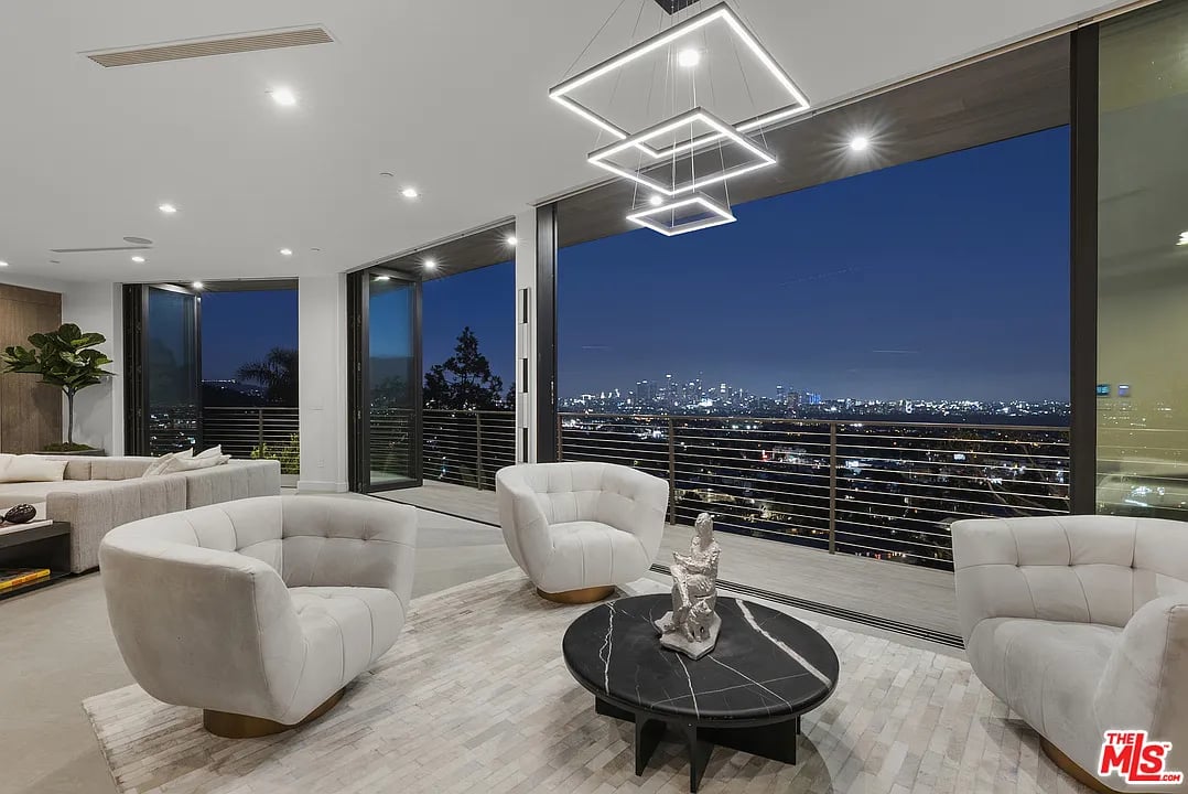 8130 W Laurel View Dr