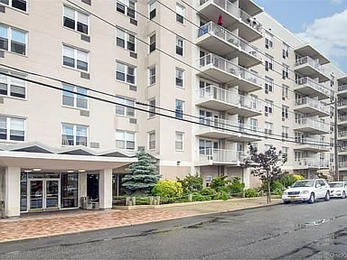 522 Shore Rd #2AA
