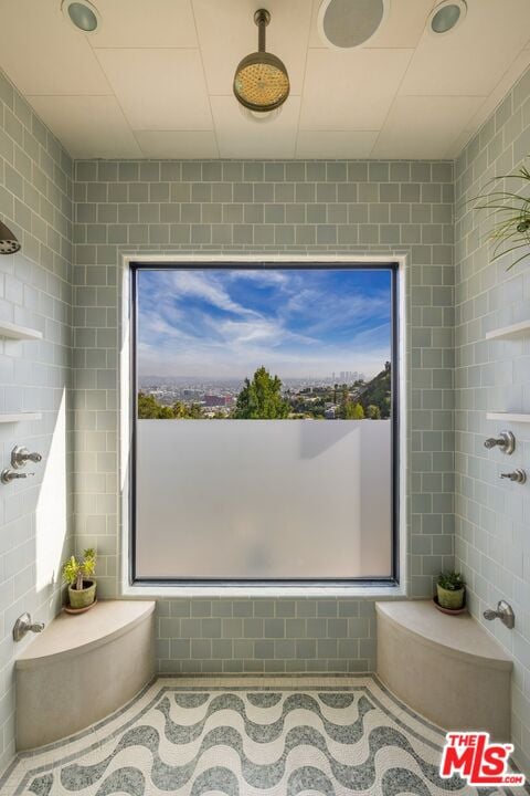 Aria Manor, Sunset Plaza Dr, 90069