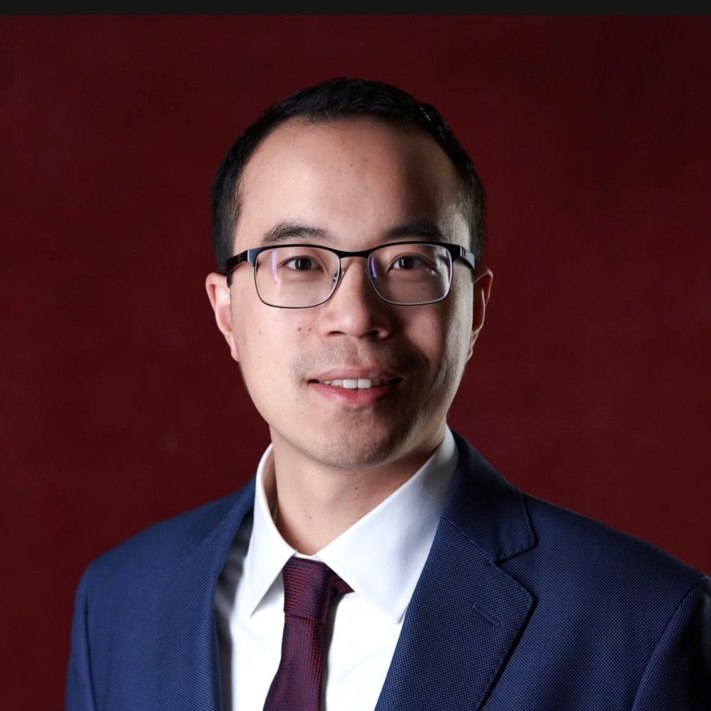 Sihong Chen Lexington, MA Real Estate Agent Headshot