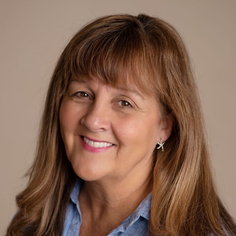 Kimberly Kelly Seal Beach, CA Real Estate Agent Headshot