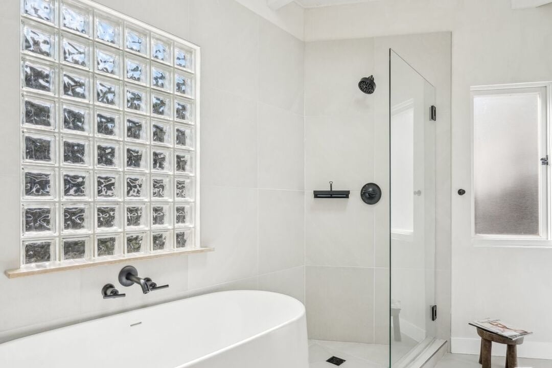 Sunset Crest Dr, 90046