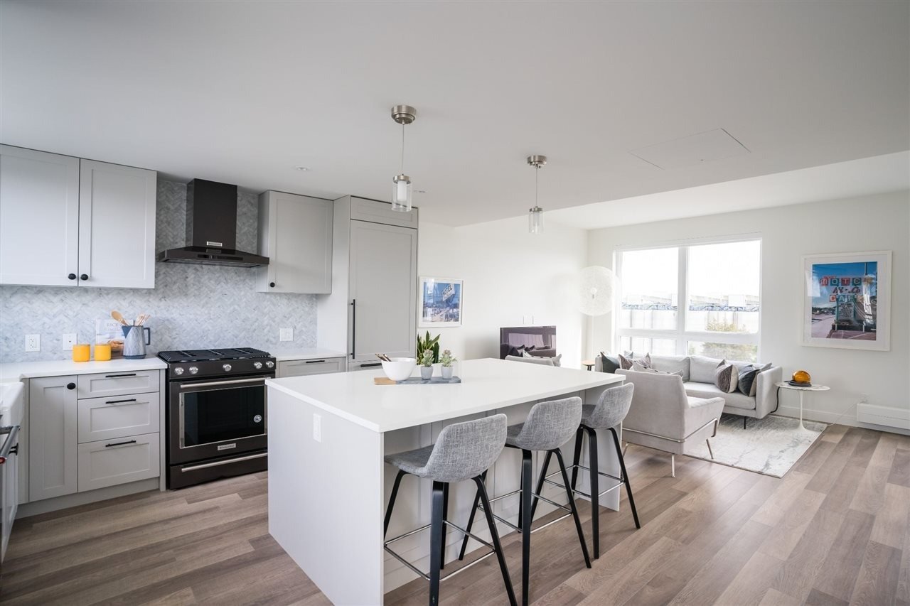 525 E 2nd St, #422