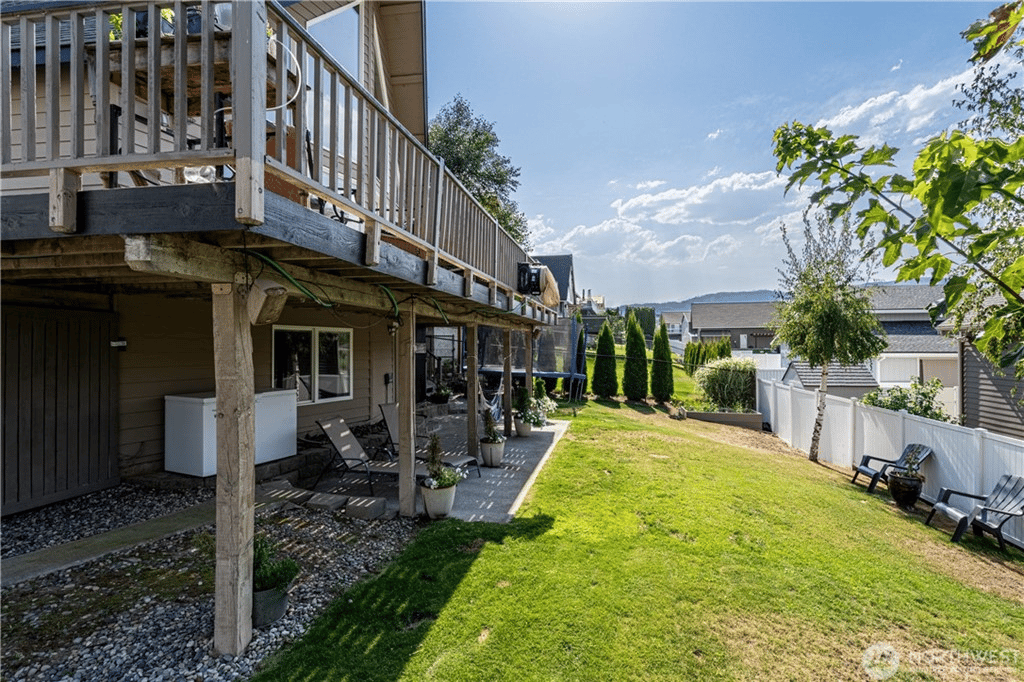 325 W Emerson Dr