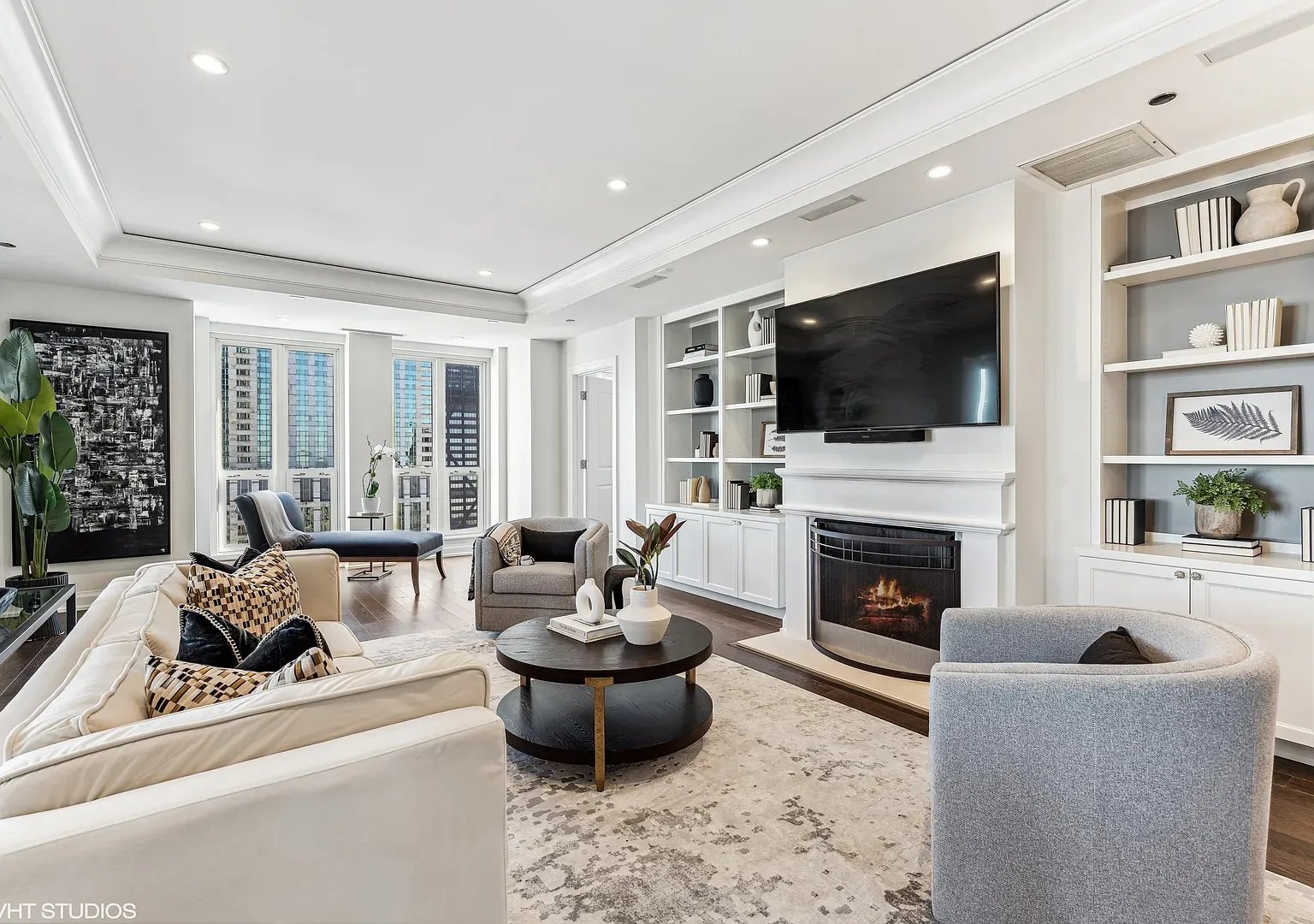 11 E Walton St APT 4202