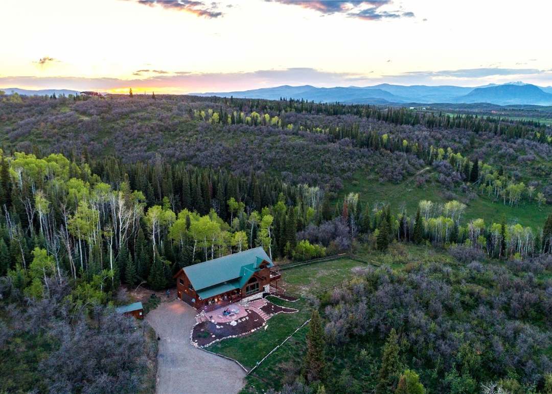 27925 Echo Valley Ln