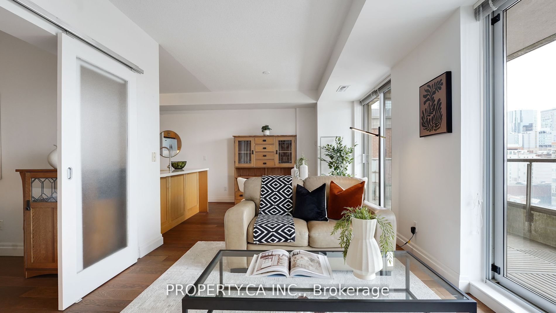 168 King St E 1212