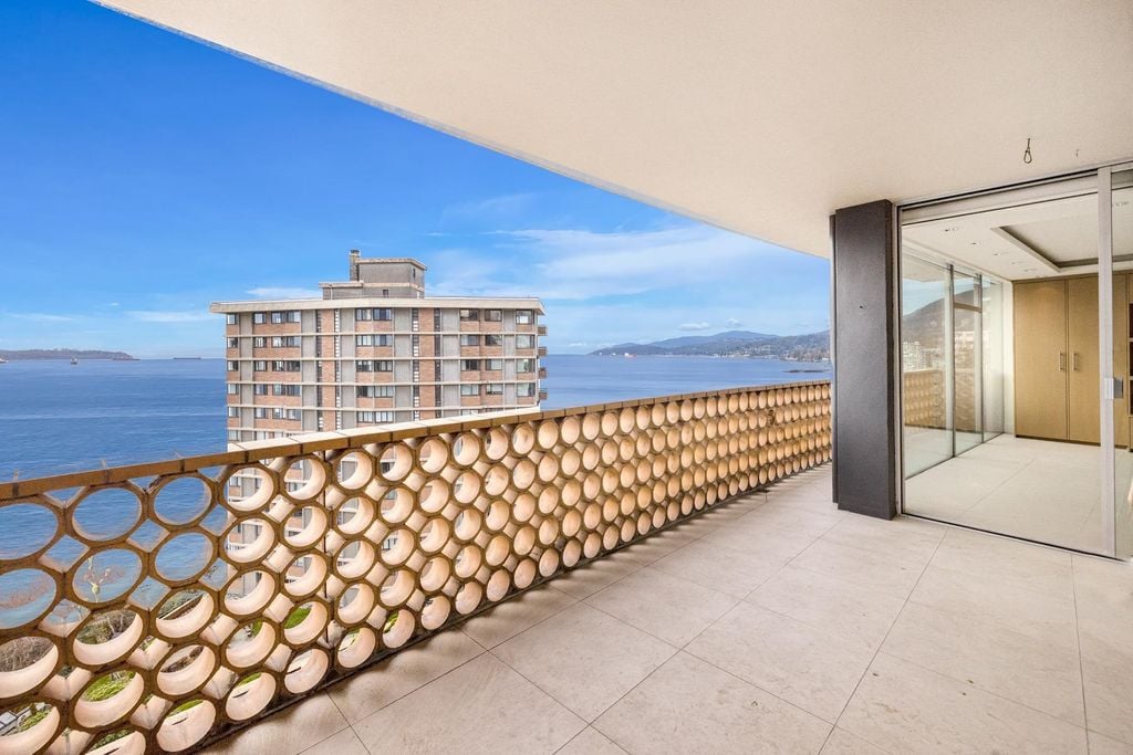 2135 Argyle Ave, #905