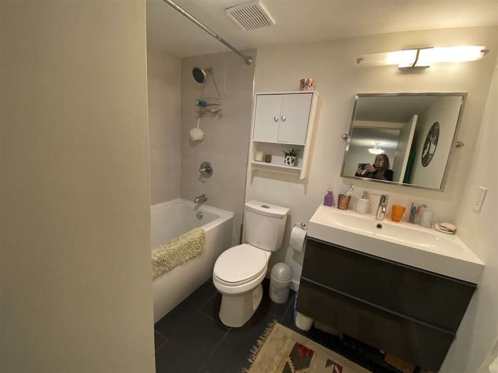 2328 Oxford St, #204