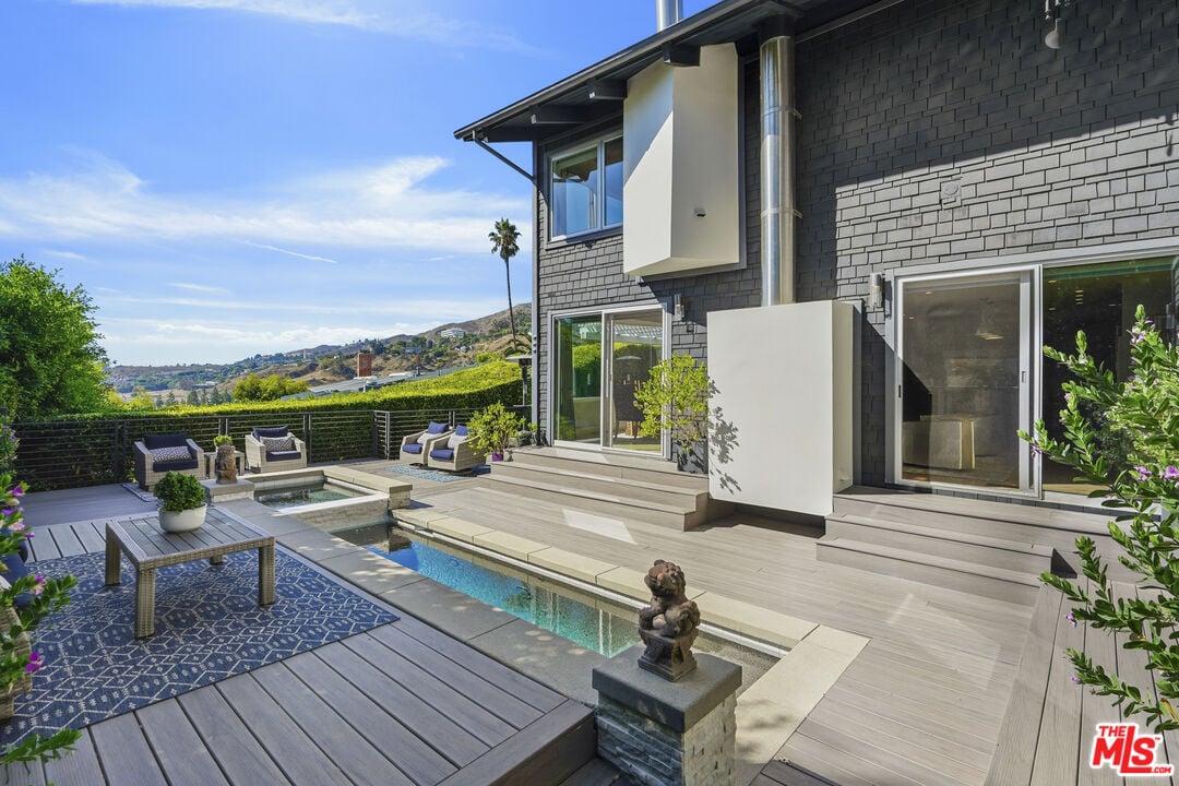 Solis Vista, Serra Rd, 90265