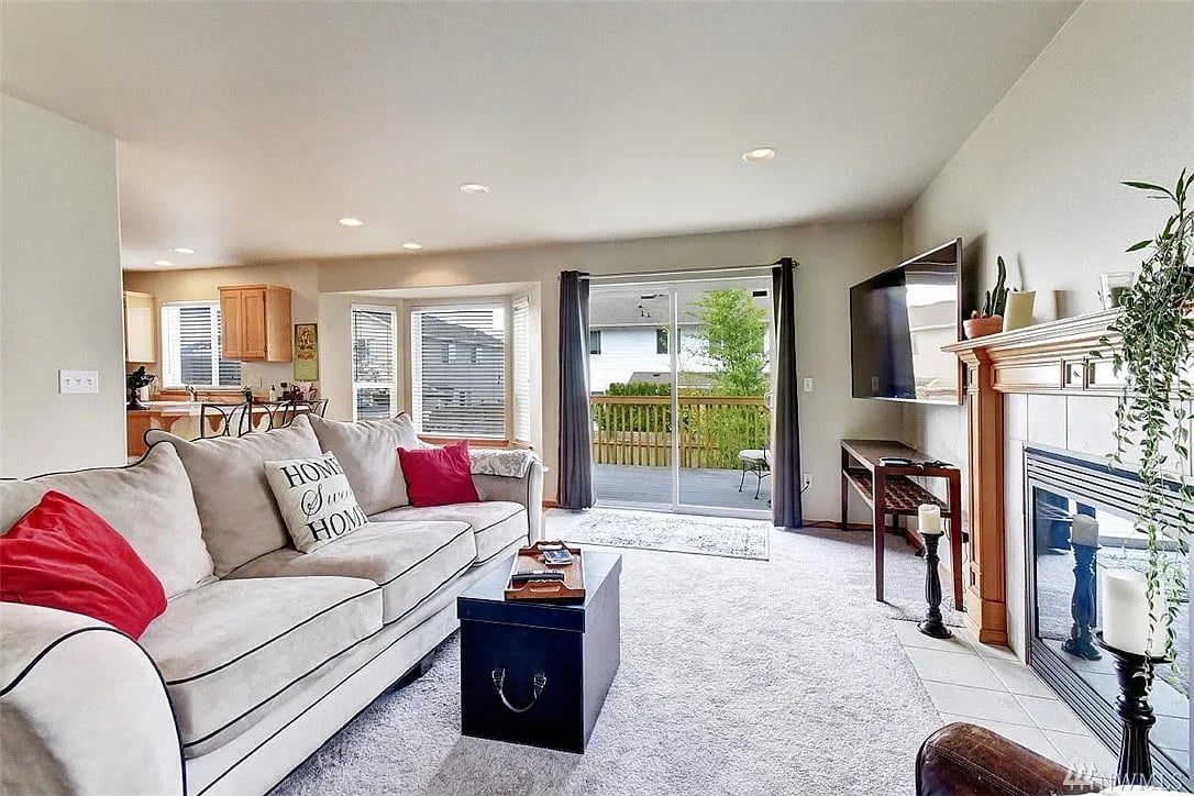 8605 14th Pl SE