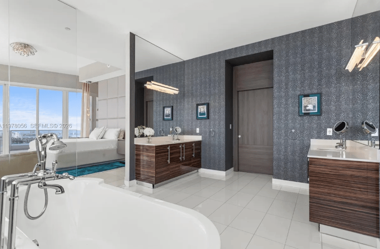 LUXURY IN THE MIAMI SKY