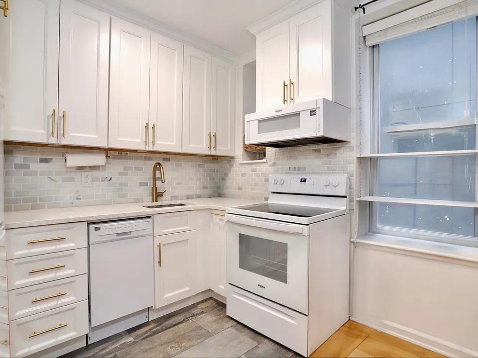 533 Monroe Street, Unit: 3A