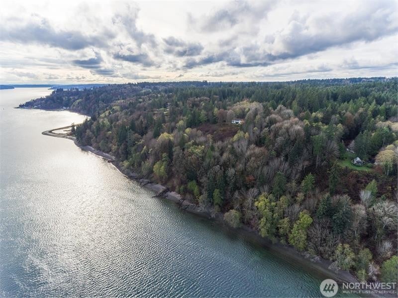 Baneberry Ave Waterfront