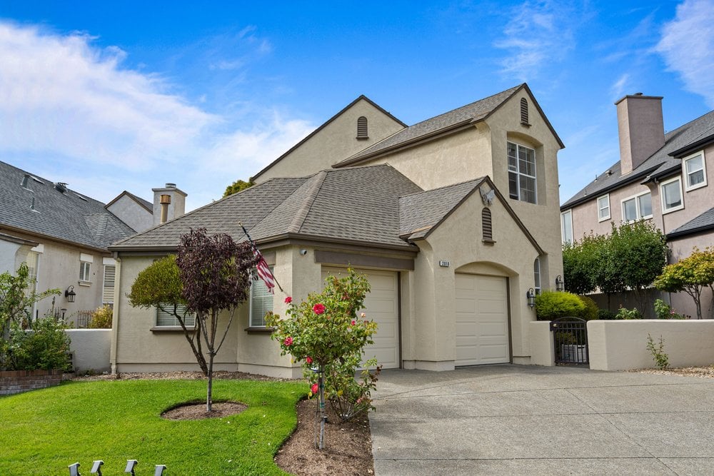 2010 Falcon Ridge Dr