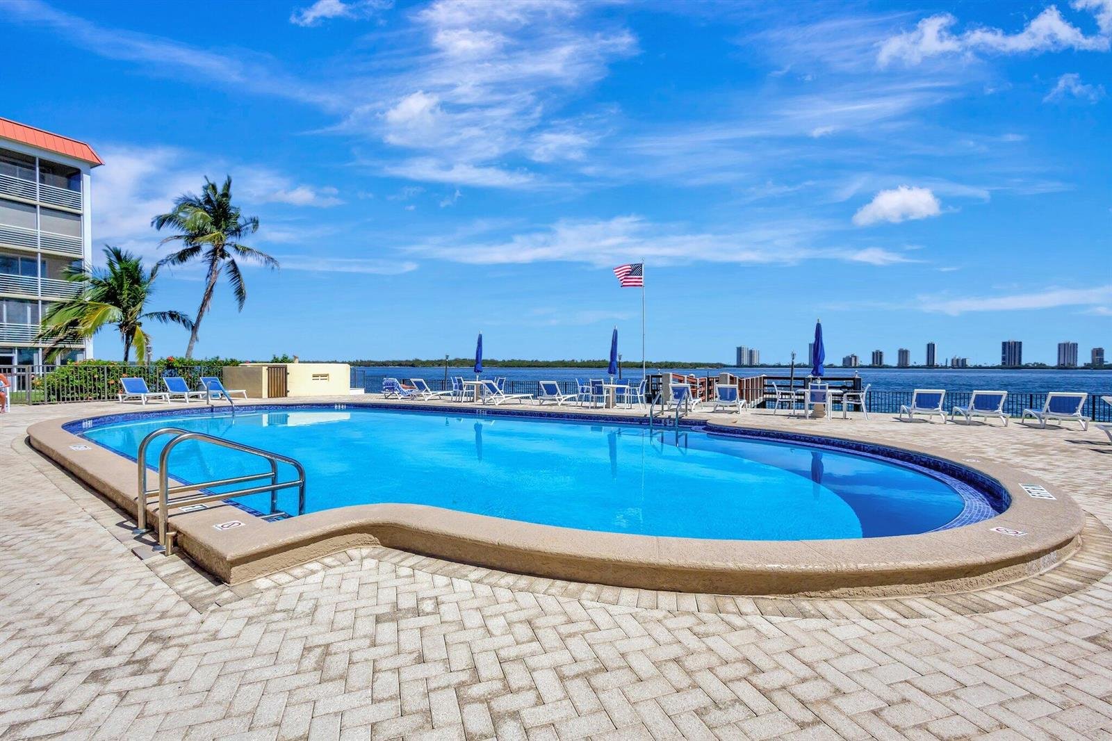 105 Paradise Harbour Boulevard #109