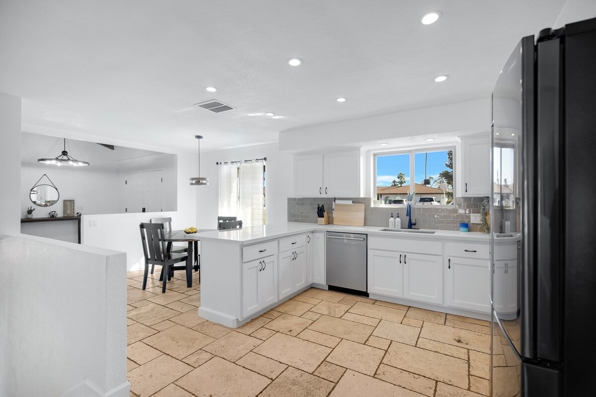 Huge Golf Course Home-Free Heated Pool/Theatre/Gym