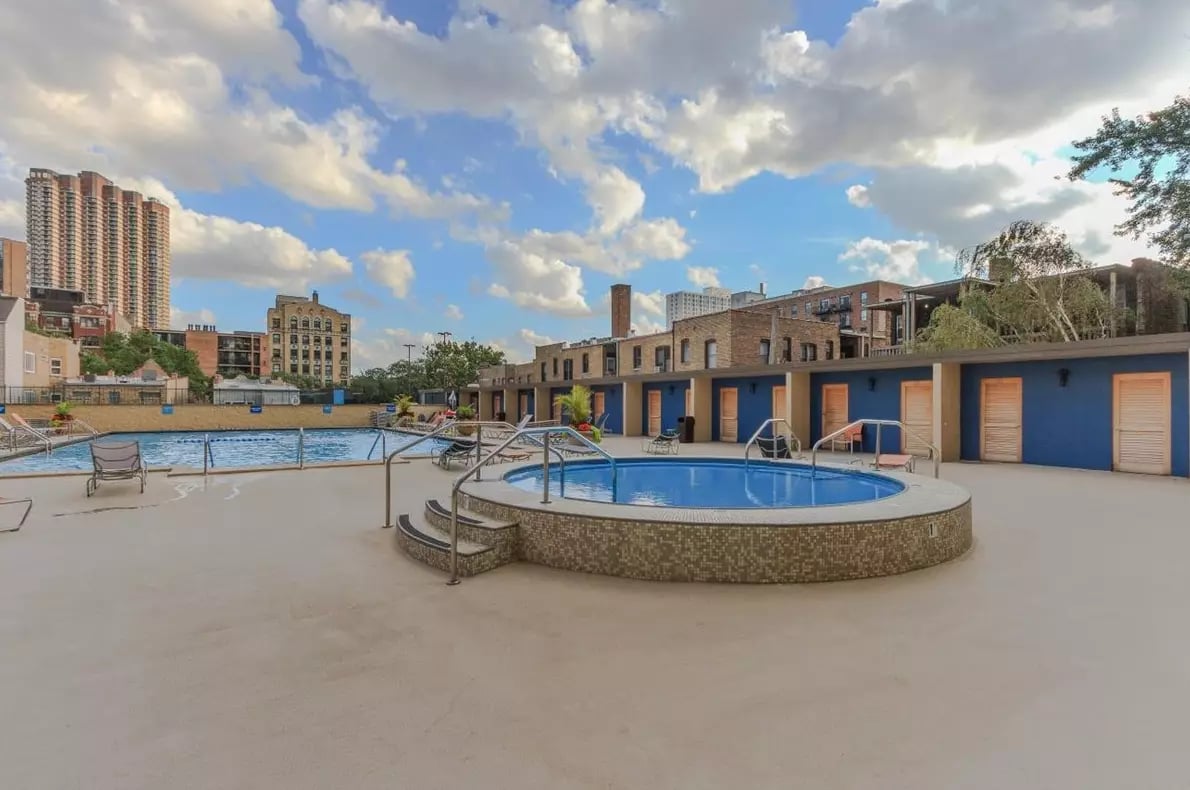 655 W Irving Park Rd #1004