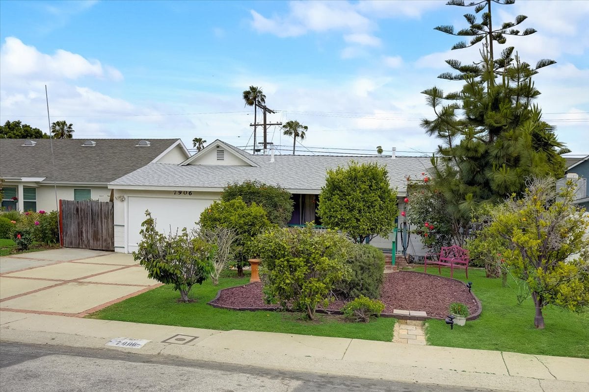 7906 Kittyhawk Ave