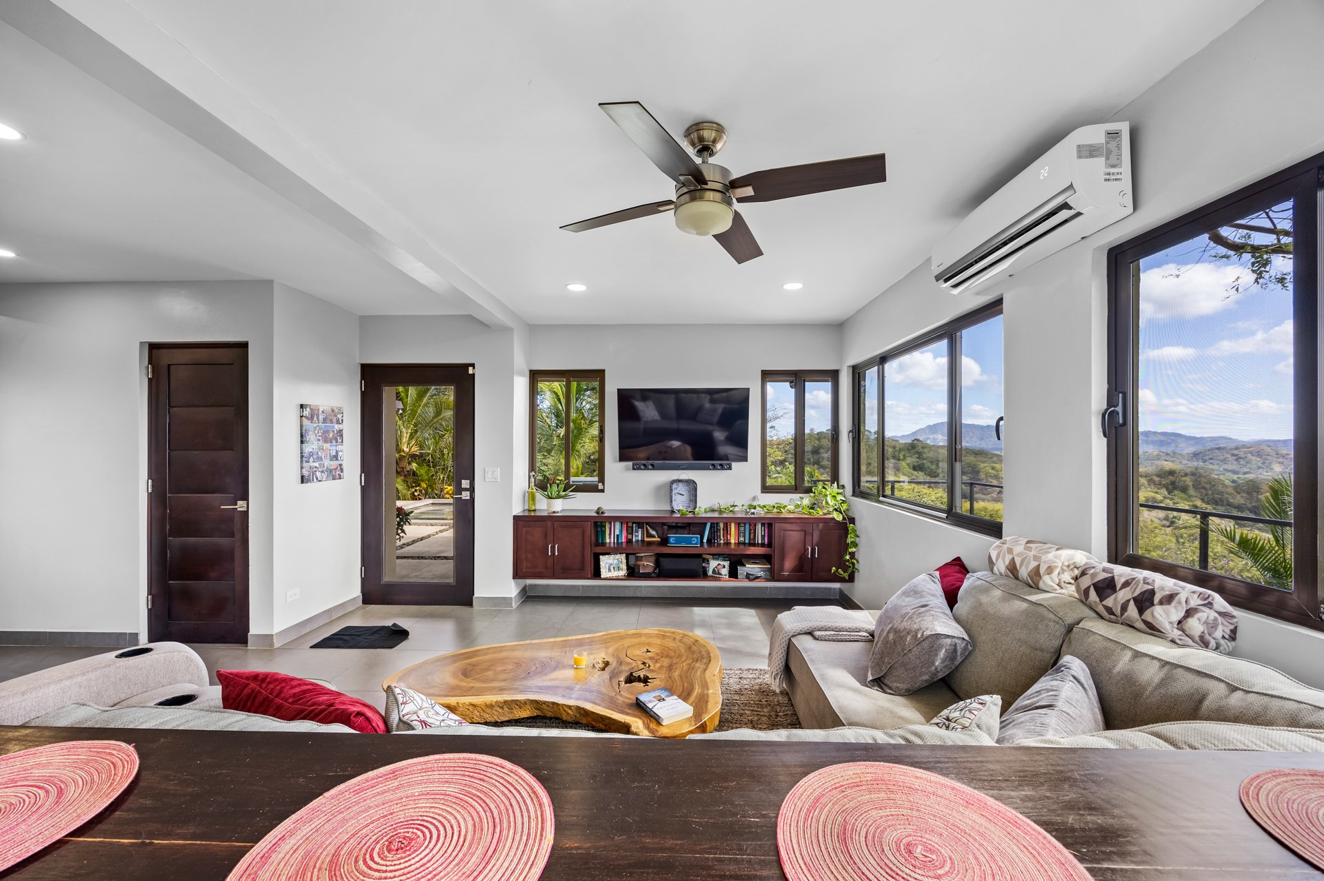 Corona Del Cabo 4 | Main Home + Guest House with Views & Pool – Playa Grande
