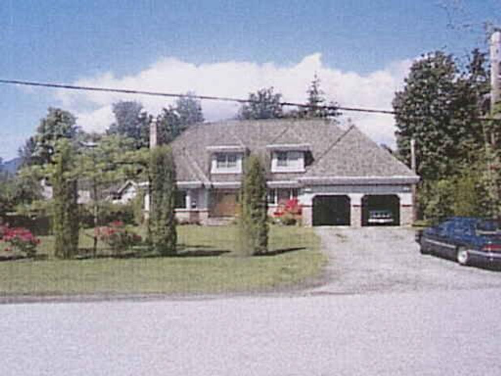 2242 Read Cres