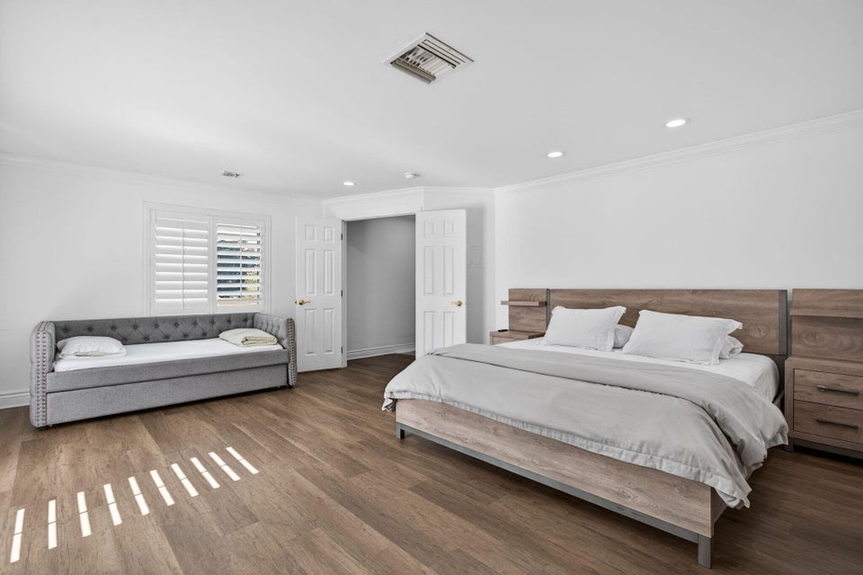 736 NE 34th Court, Oakland Park