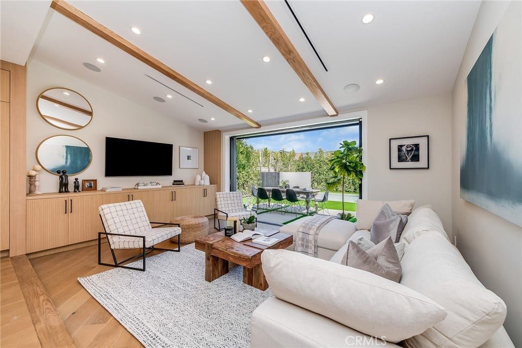 5260 Ventura Canyon Ave