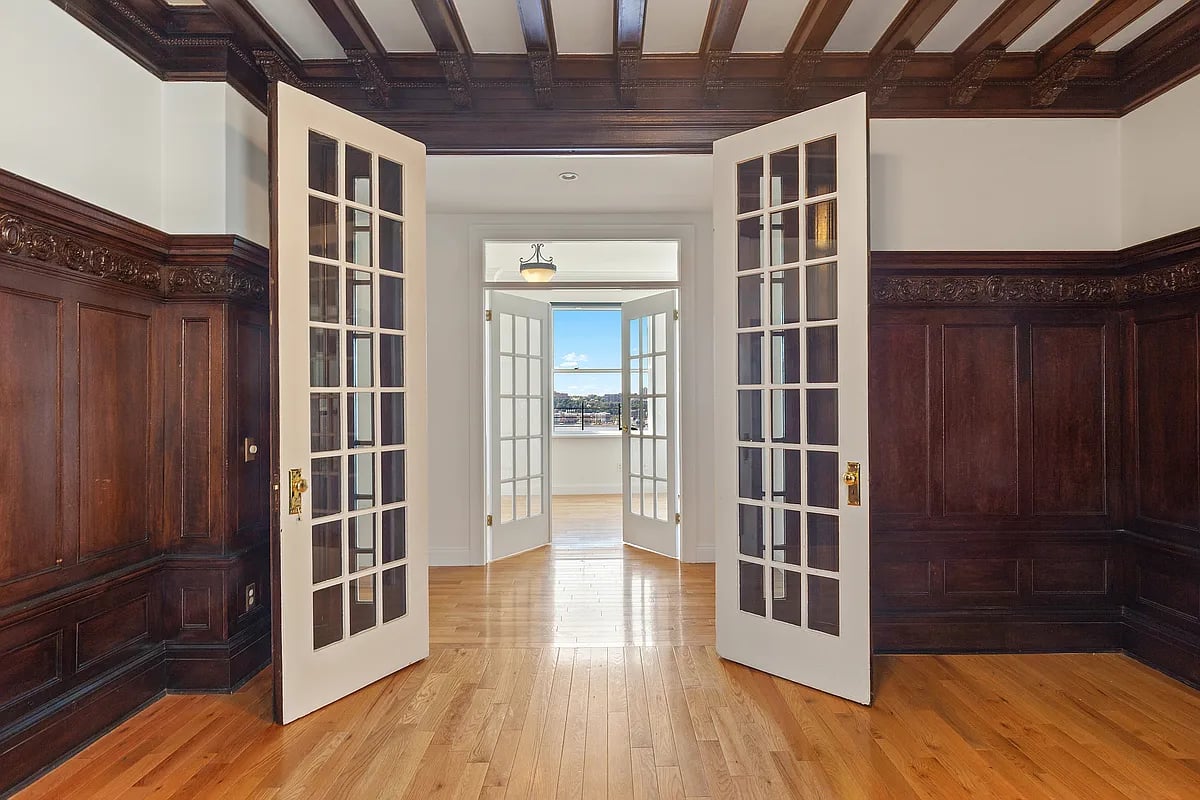 258 Riverside Dr #11C