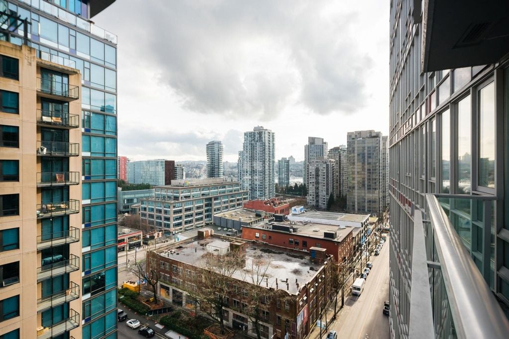 233 Robson St, #1705