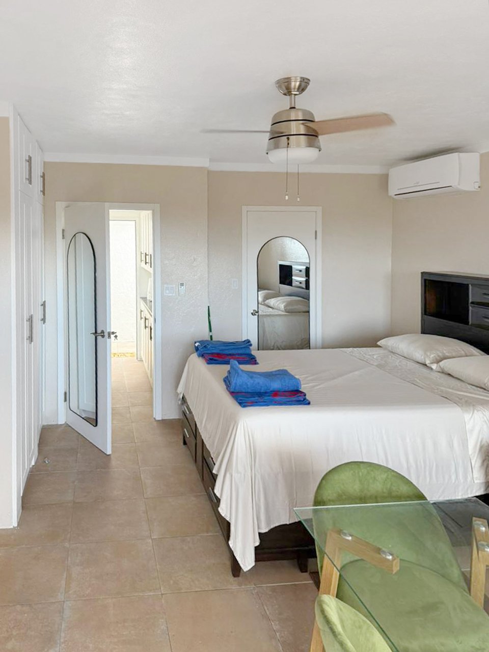 1127 Lambert Studio