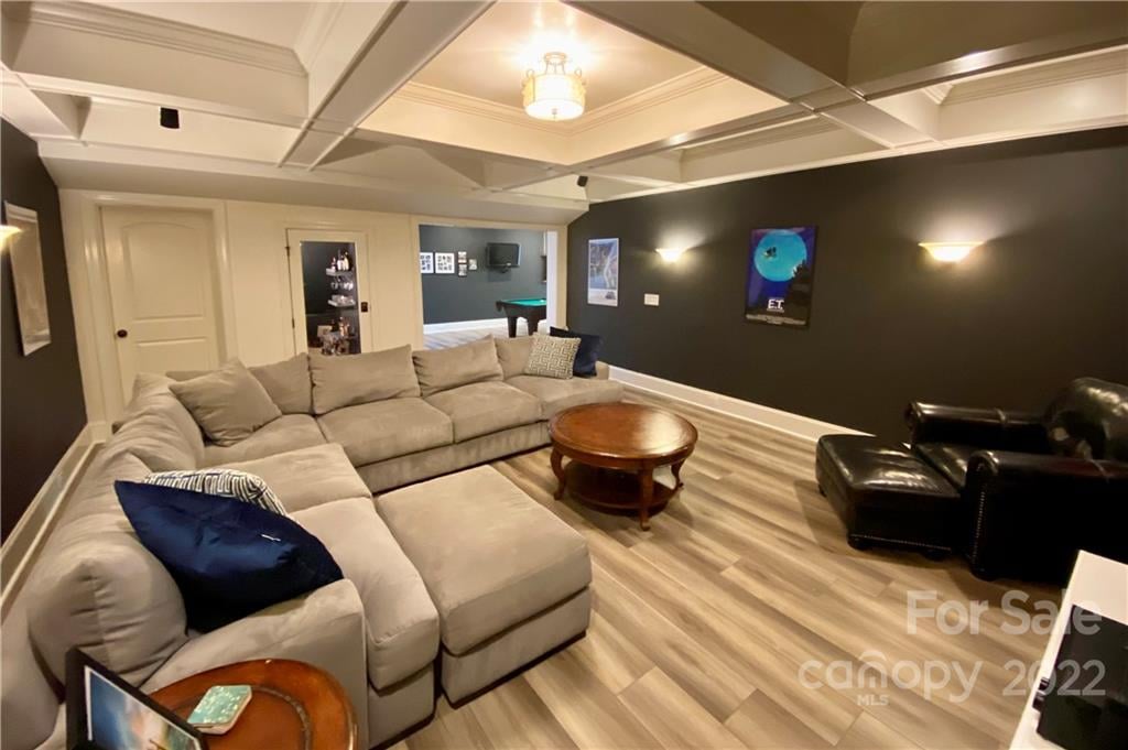 709 Woodcliff Ct