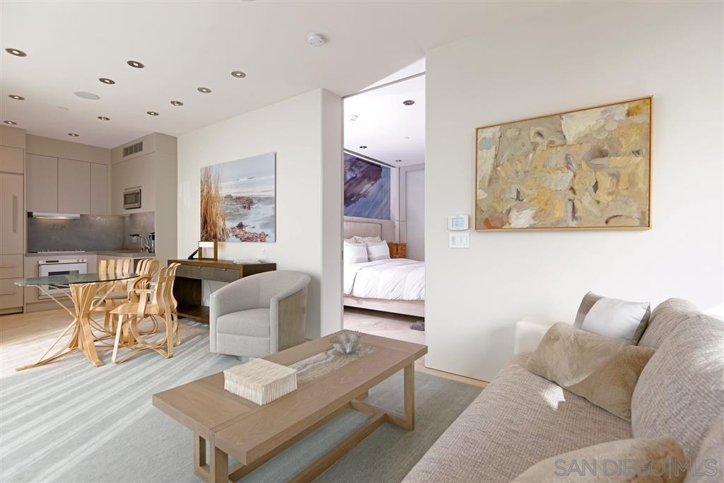 9828 La Jolla Farms Rd