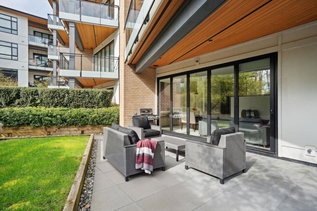300 Salter St, #106