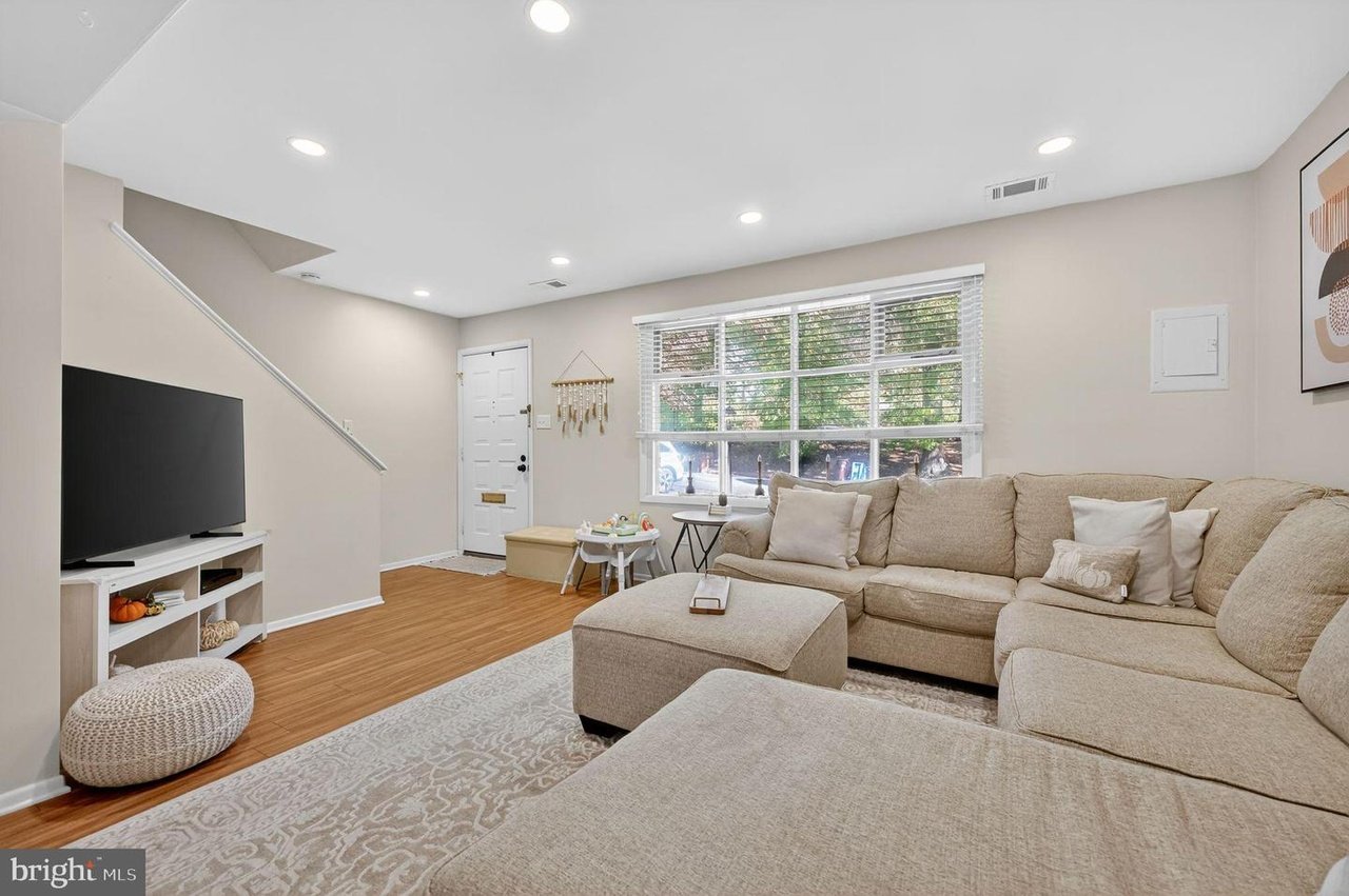309 Woodside Cir