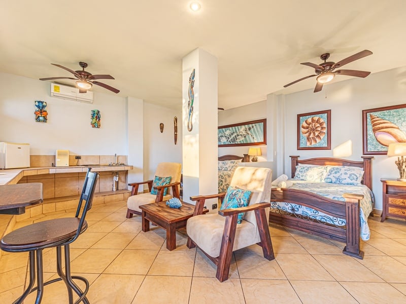 Villa Pacifica: Luxury Oceanview Retreat Steps from the Beach
