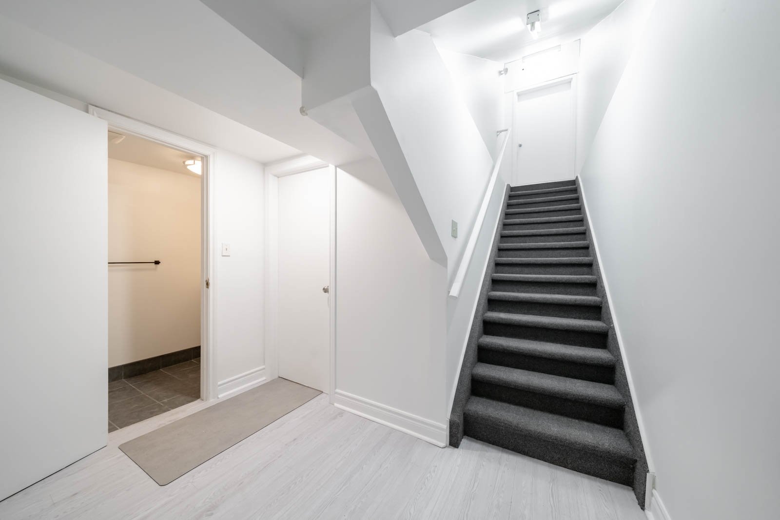 2657 Yonge St Main 