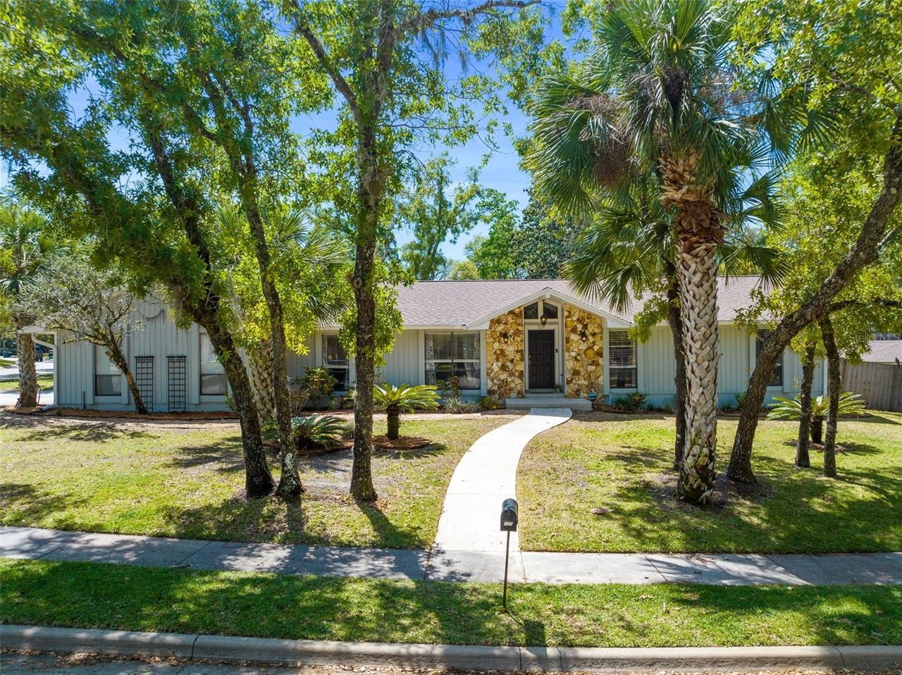 101 Magnolia Oak Dr