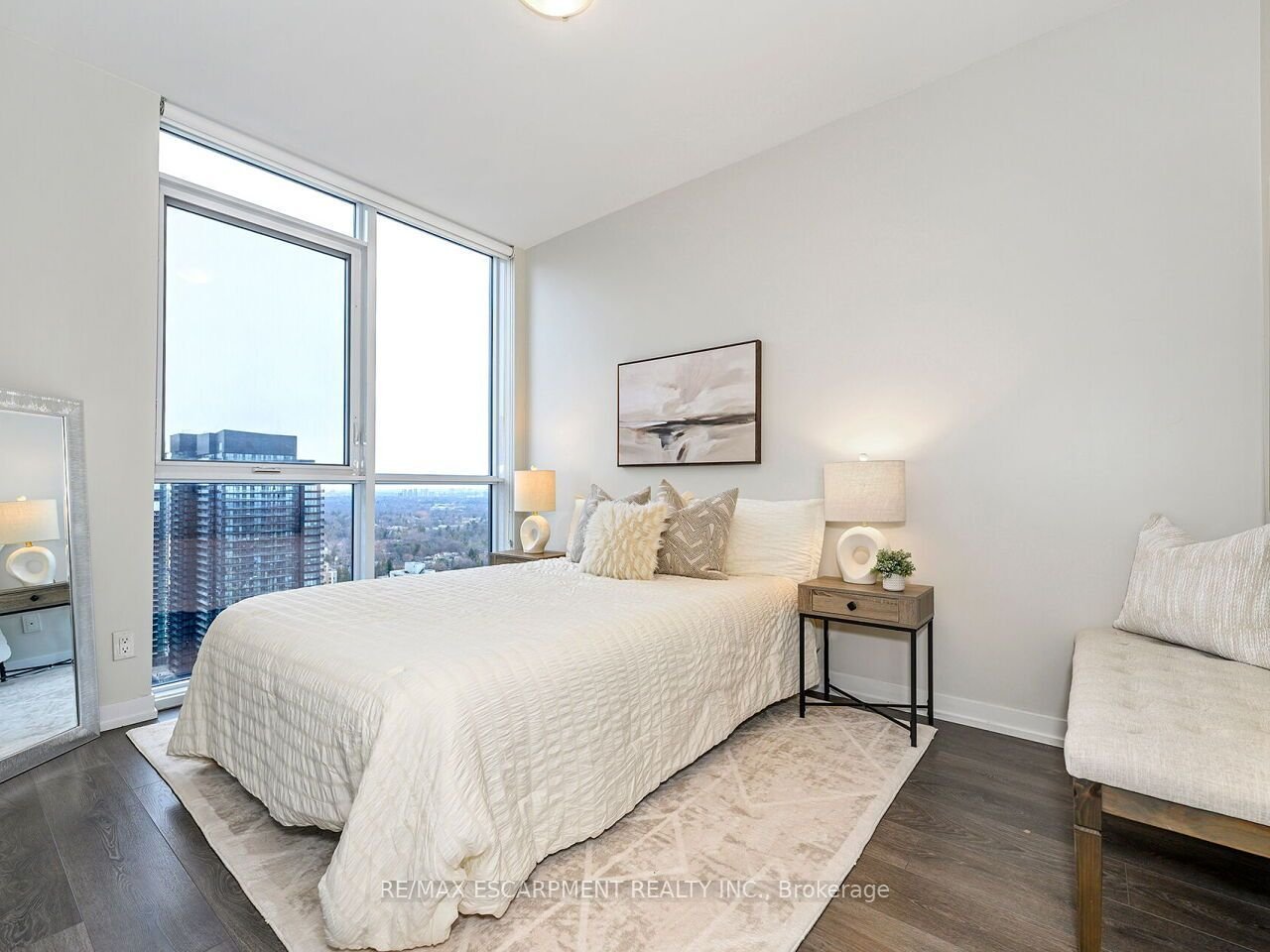 BEGINNER LUXURY IN MIDTOWN 