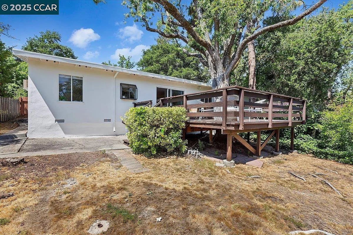 32 California Ave