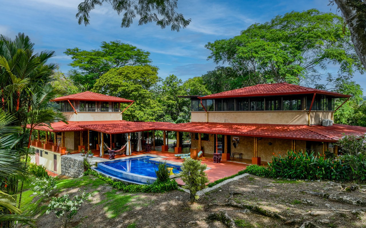 Tropical Getaway with Two Villas and Lush Gardens Near the Heart of Uvita