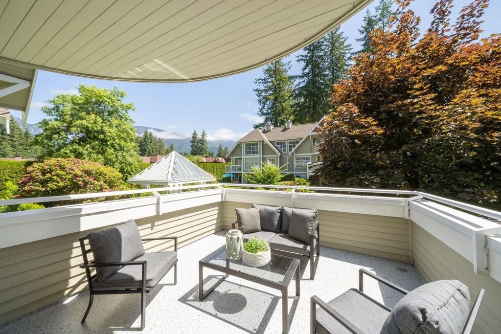 3377 Capilano Cres, #206
