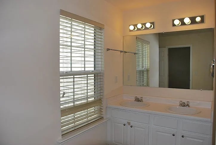 521 Windstone Trl